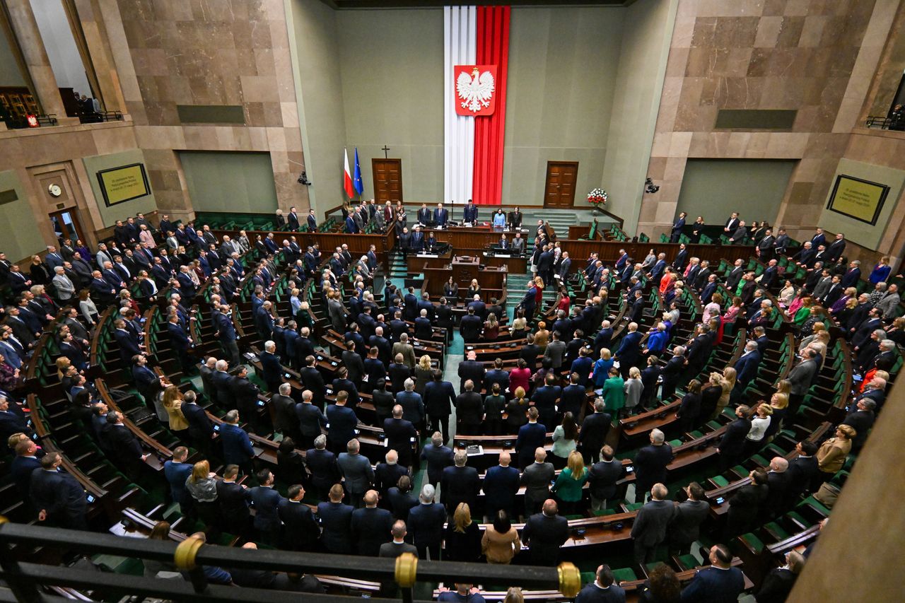 Nowy sondaż partyjny. Zmiana na podium