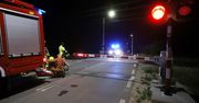 Pięćmorgi: Samochód spadł z wiaduktu pod jadący pociąg