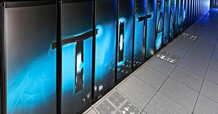 Chiński superkomputer znów najszybszy