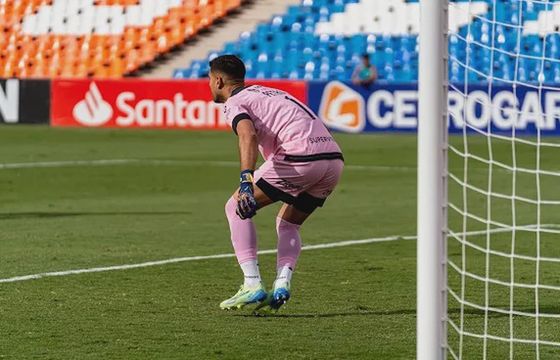 Co to spalony w piłce nożnej? Jak wygląda i kiedy występuje?