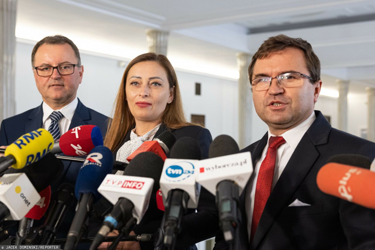 Odchodzących posłów PiS czeka "polityczna śmierć"? "PiS jak organizacja mafijna, używa kija i marchewki"