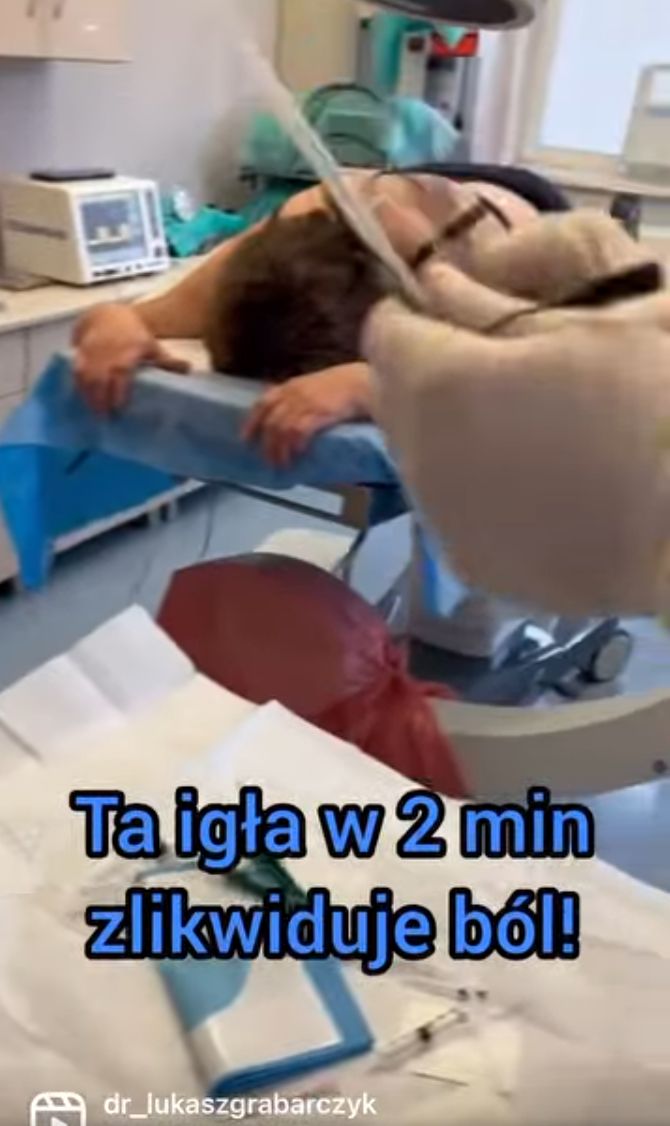 Doktor Grabarczyk prezentuje przygotowanie do zabiegu