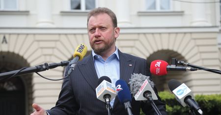 Afera maseczkowa. Policja przeszukała adresy znajomego rodziny ministra zdrowia