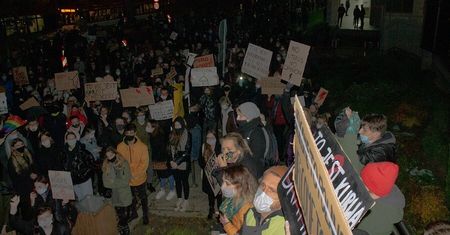 Lublin. Dyrektor liceum ostrzega: Uczniowie biorący udział w protestach zostaną skreśleni z listy