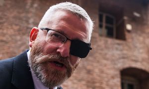 Prof. Grabowski zeznawał w sądzie. Braun wykluczony z sali. Mocne słowa