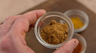 Niepozorna przyprawa pomoże przy migrenach. Łagodzi ból głowy, nudności i światłowstręt