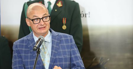 Kamiński przeprasza za bezpodstawne oskarżenia. Wysłał Kidawie-Błońskiej kwiaty