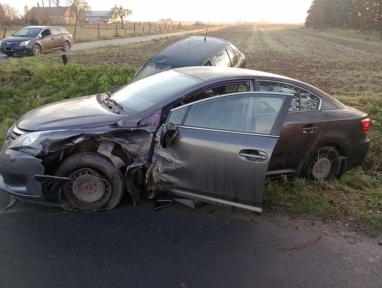 Wypadek dwóch samochodów w miejscowości Karwosieki Cholewice