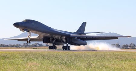 Bombowce B-1B w całej okazałości. Samoloty przyleciały do RAF Fairford [WIDEO]