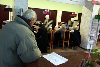 ZUS płaci 150 zł za przelanie kilku groszy. "Liczba takich emerytur rośnie. Ludzie sami na to zapracowali"