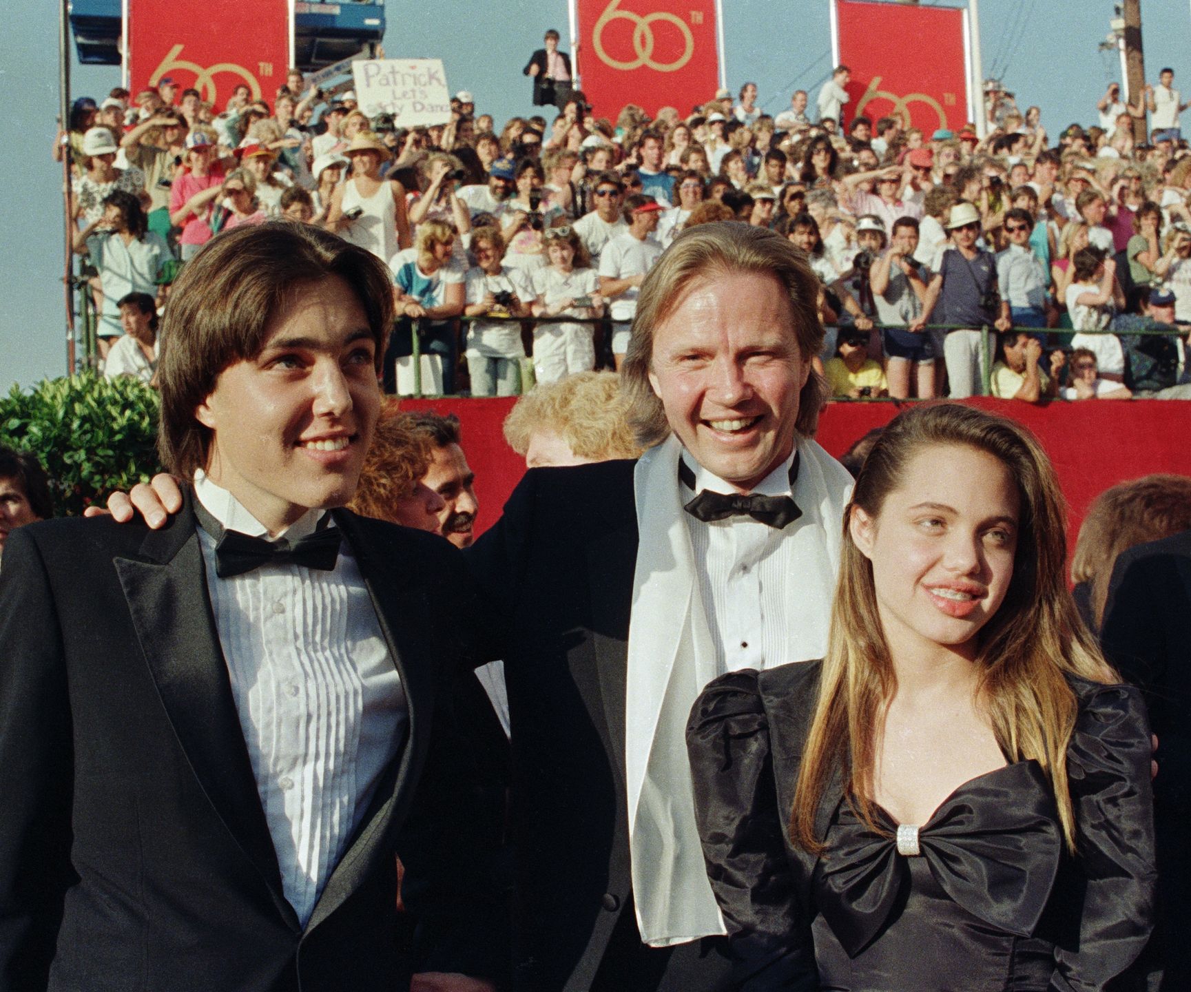 John Voight, Angelina Jolie i James Havenat w 1988 roku 
