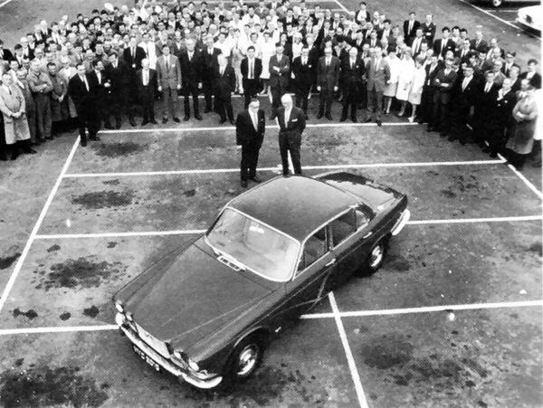 William Lyons i William Heynes z Jaguarem XJ6