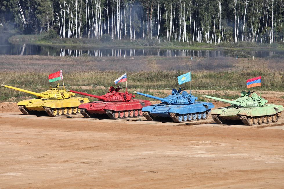 Tymczasem w Rosji… biathlon w wykonaniu czołgów. Na czym polegają te zawody?