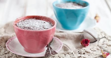 Ciasto z mikrofali w 5 minut. Idealny przepis na szybki deser dla każdego