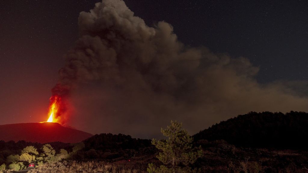 Widok na Etnę widziany z Adrano w Katanii