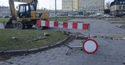 Radom: Parking przed szpitalem zamknięty. Jedna koparka i zdjęte płyty