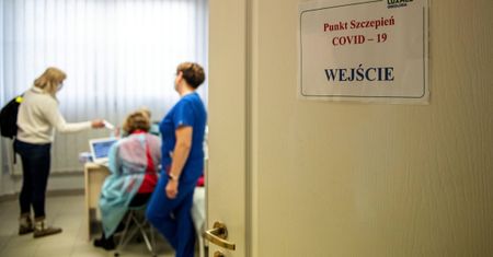 Koniec z marnowaniem szczepionek. Awaryjnie zaszczepią każdego dorosłego