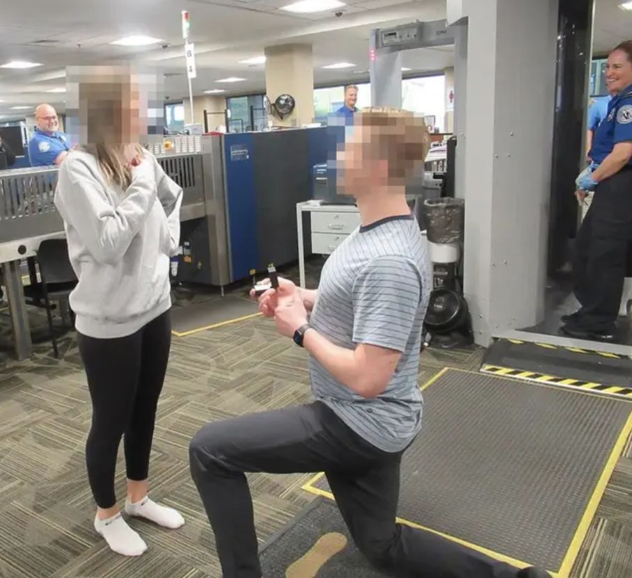 Amerykanin oświadczył się na lotnisku