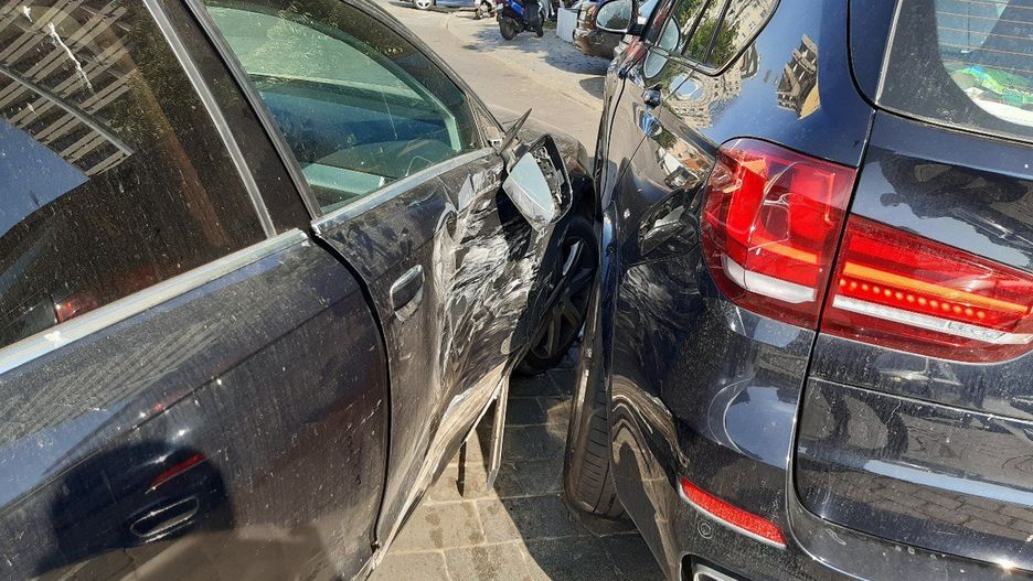 - Kierowca audi nie dostosował prędkości do warunków panujących na drodze i wjechał w cztery zaparkowane auta. Otrzymał mandat za spowodowanie kolizji - relacjonuje kom. Lidia Kowalska z bydgoskiej policji