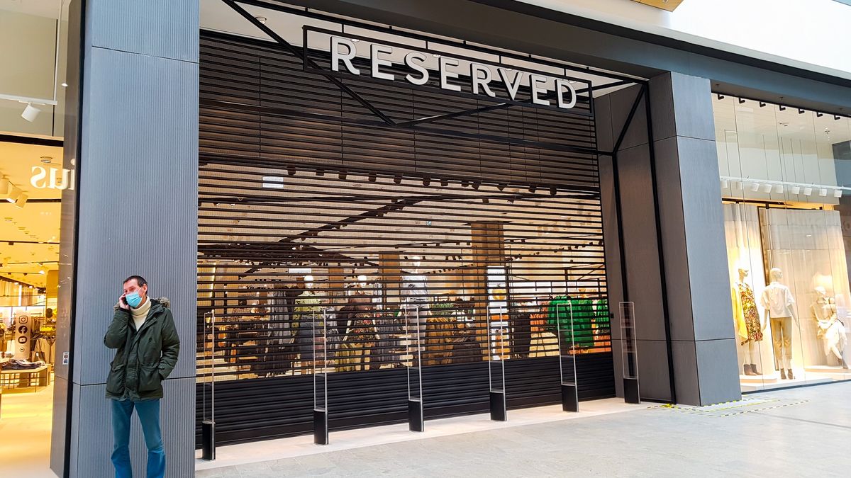 Reserved store of Polish retailer LPP Group is still closed after reopening of Bonarka shopping mall during coronavirus pandemic in Krakow, Poland on May 7th, 2020. After seven weeks of lockdown, shopping centres across Poland were reopened holding sanitary rules. Shopper numbers were capped and food and coffee courts are still closed.  (Photo by Beata Zawrzel/NurPhoto via Getty Images)