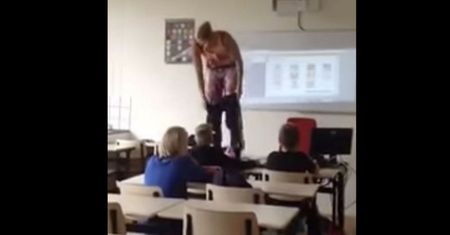 Uczniowie byli w szoku. Nauczycielka zaczęła się rozbierać na lekcji