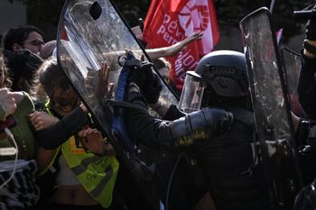 Protesty we Francji. Poszkodowanych 40 dyrektorów szkół