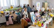 Kiermasz Wielkanocny w Starostwie Powiatowym w Radomiu. Palmy, pisanki, zajączki i inne świąteczne wyroby. Zobacz zdjęcia