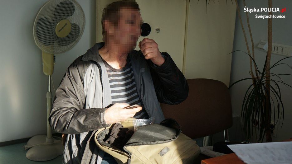 Mężczyzna zaatakował ratowników medycznych.