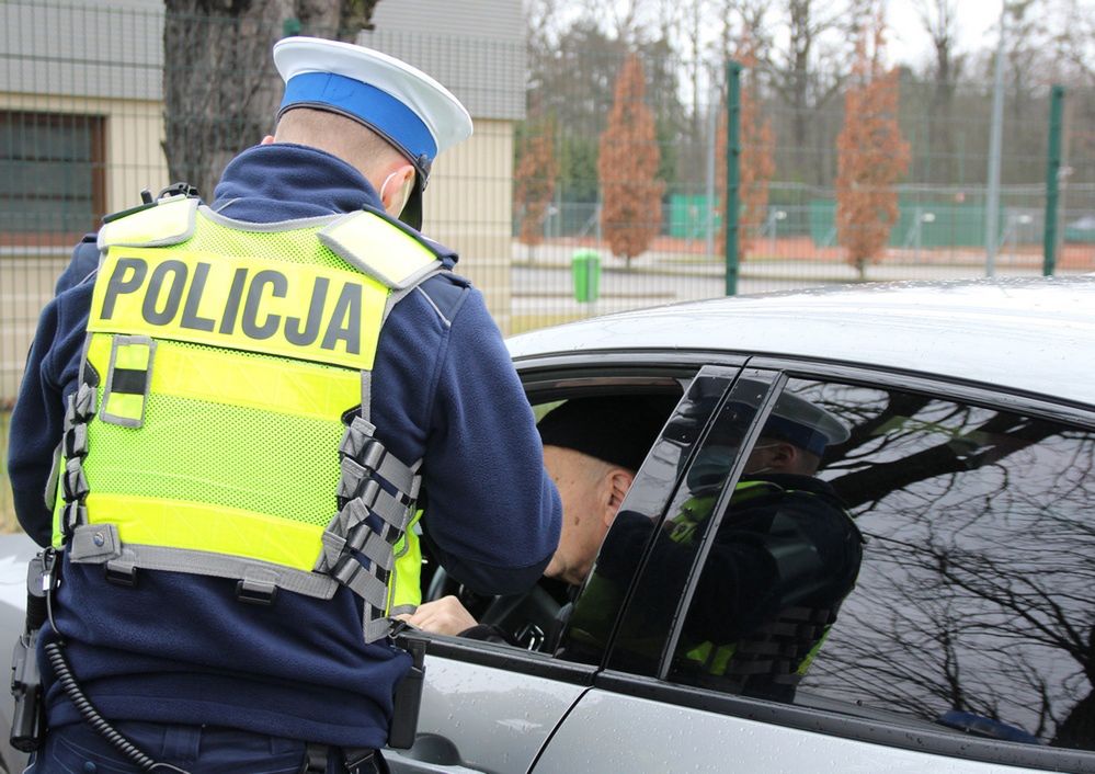 Chciał uniknąć mandatu, stawiając policjantom obiad. To ich nie przekonało