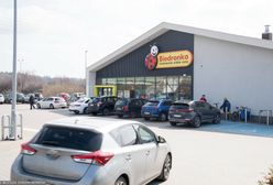 Nowy system na parkingach Biedronki. Sieć wyjaśnia, na czym polega