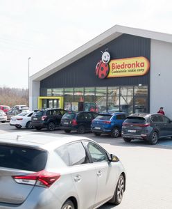 Nowy system na parkingach Biedronki. Sieć wyjaśnia, na czym polega