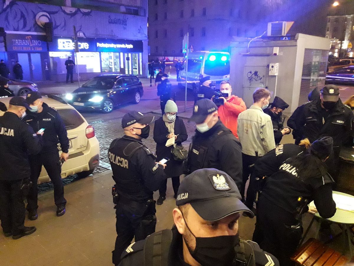 Warszawa. Policja poszukiwała w weekend podziemia tanecznego. Odwiedziła śródmiejski klub przy Parkingowej, który gości zaprasza za pośrednictwem FB