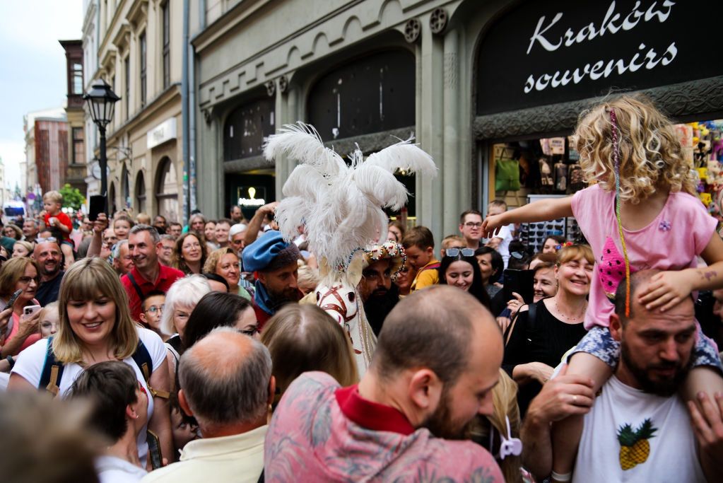Jedyna taka parada na świecie. Odbywa się raz w roku i gromadzi tysiące ludzi