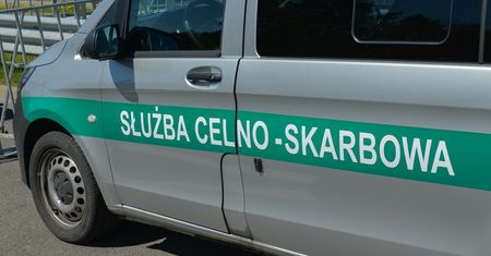 SMS: "Twoja paczka została zatrzymana przez służby celne" – to próba oszustwa