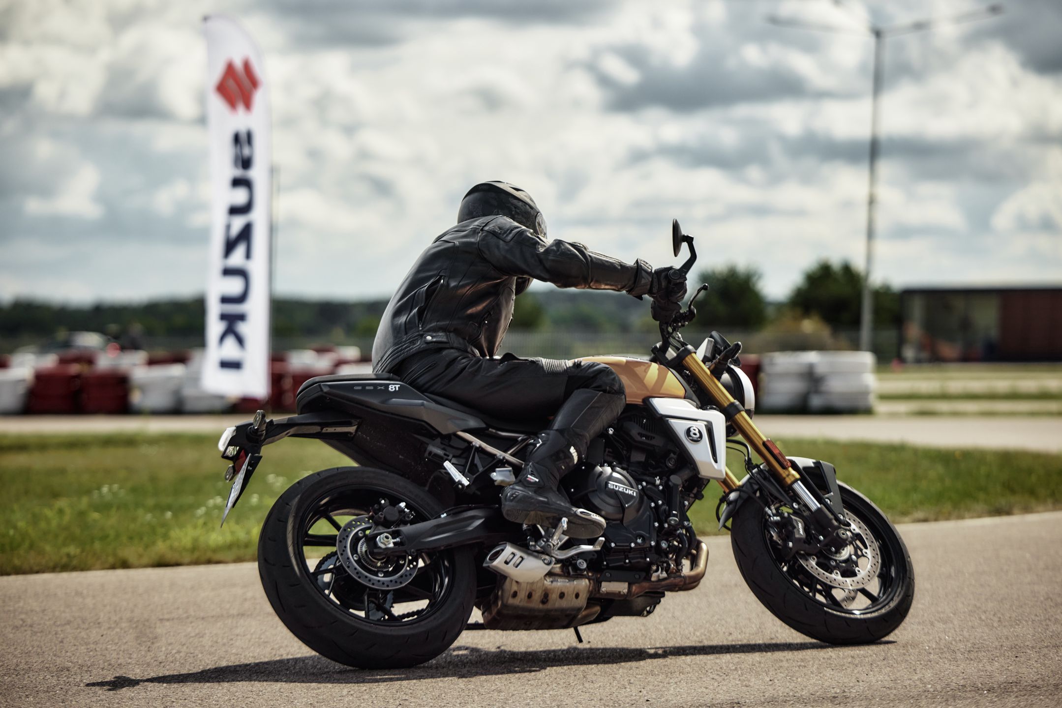 Suzuki GSX-8T