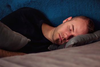 Tak sen wpływa na serce. Groźny jest nadmiar i niedobór