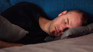 Tak sen wpływa na serce. Groźny jest nadmiar i niedobór