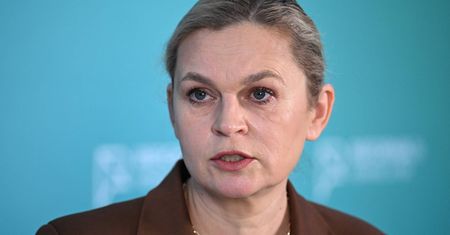 Zapowiada zmiany dot. wyglądu uczniów. Krytykuje konkretny strój