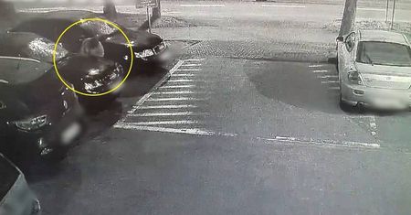 Audi posiadało „obce” tablice rejestracyjne. Postanowił poprzebijać opony i porysować lakier