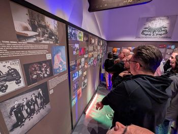 Noc w kaliskim muzeum i wernisaż wystawy "Nic się nie dzieje?! Kaliska Scena Muzyczna". ZDJĘCIA