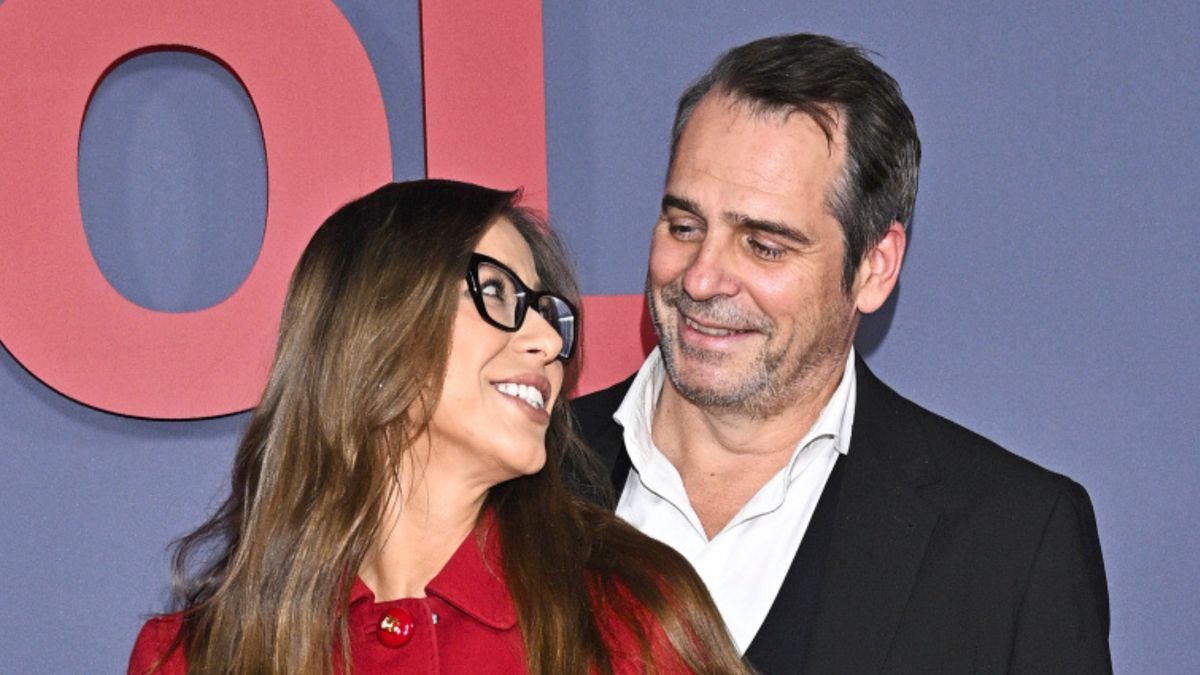 Paweł Deląg pozuje na plaży z ukochaną. Miłość kwitnie