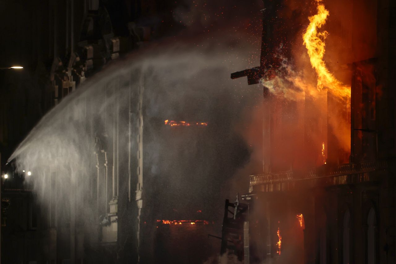 Pożar obok dworca kolejowego w Glasgow. Spłonęła zabytkowa kamienica