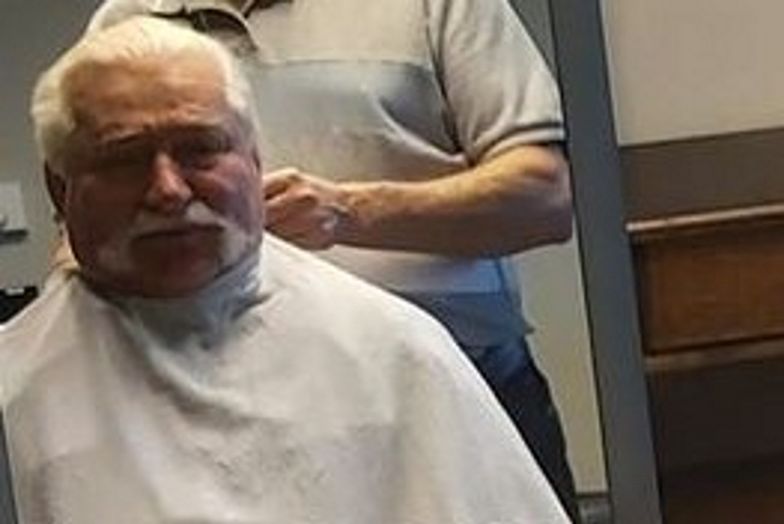 Fryzjer u Lecha Wałęsy. Były prezydent pokazał nową fryzurę