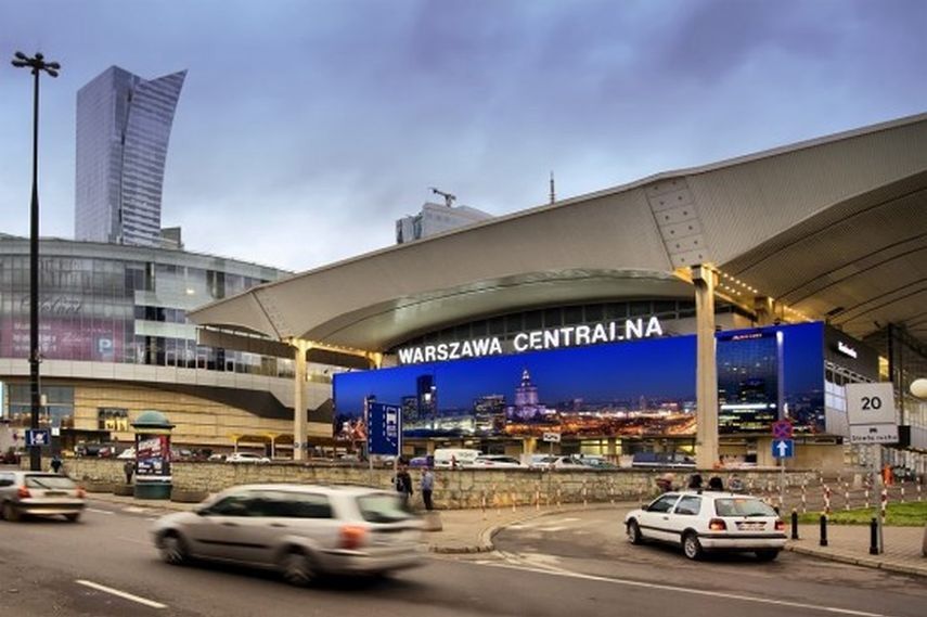 Pożar na Dworcu Centralnym. Zapalił się sufit nad peronami