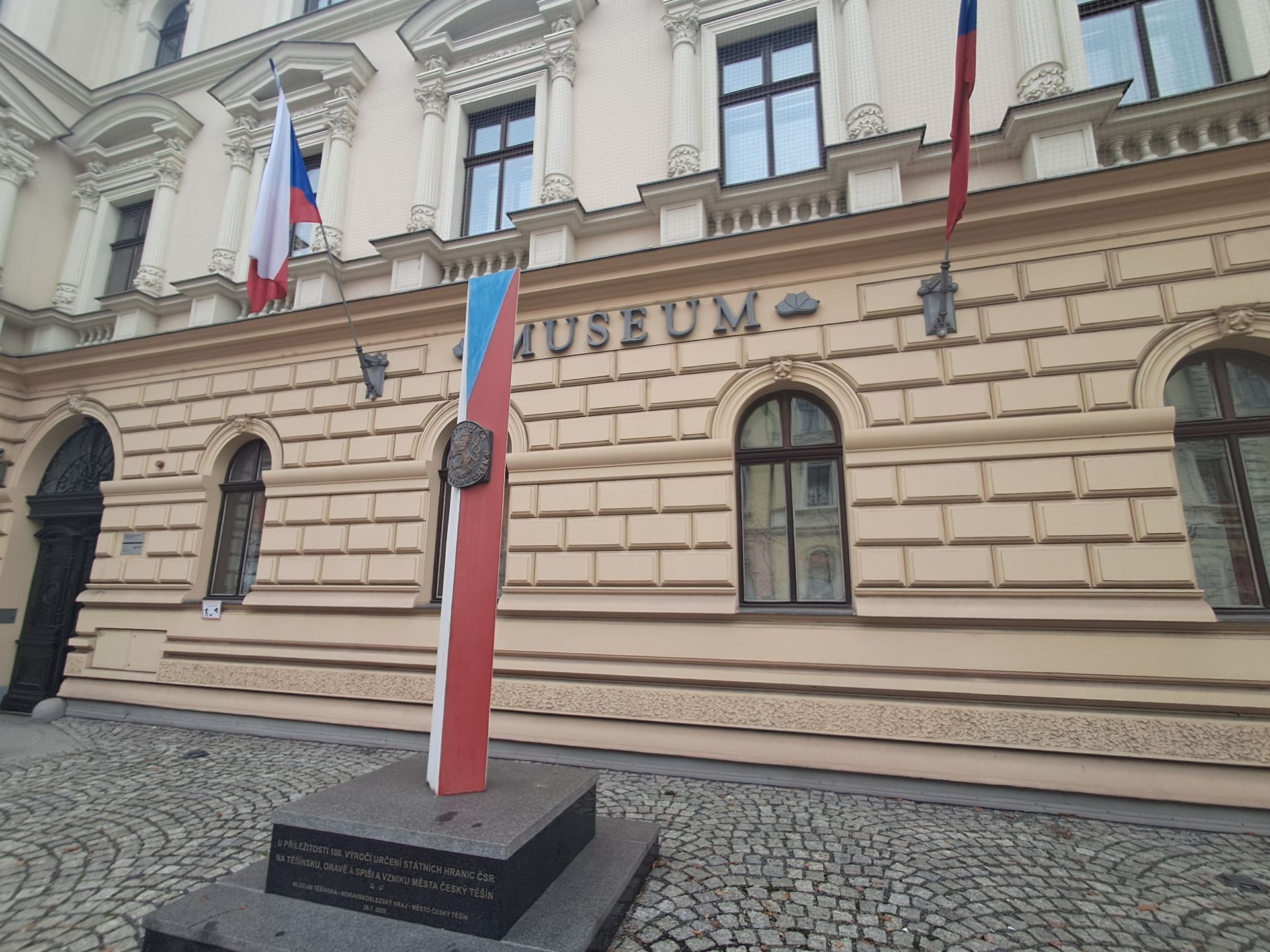 Ustawienie słupka granicznego przez muzeum wywołało spore kontrowersje