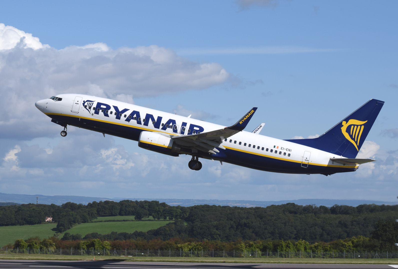 Ryanair żąda pieniędzy od klientów. Grozi czarną listą