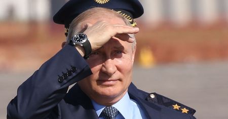 "Zatonął niezatapialny". W Rosji lecą głowy "wrogów ojczyzny"