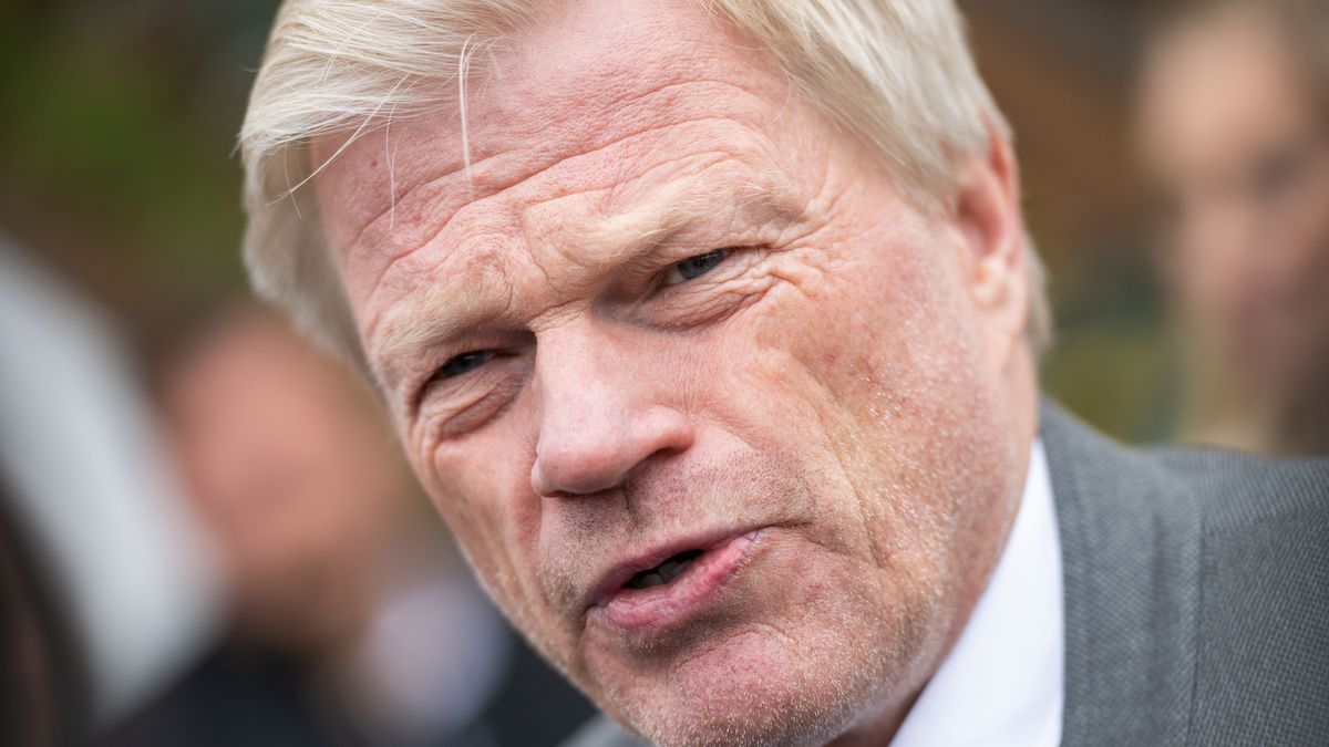 Bayern Munich chief executive officer Oliver Kahn attends the 187th edition of the traditional Oktoberfest beer and amusement festival in Bavaria state's capital of Munich, Germany, 18 September 2022. The Oktoberfest 2022 runs from 17 September to 03 October 2022 and several millions of visitors are expected from all over the world. The event resumes after being canceled for two years in a row due to the coronavirus disease (COVID-19) pandemic. EPA/CHRISTIAN BRUNA Dostawca: PAP/EPA.