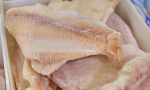 Pełna hormonów i metali ciężkich. Polacy wciąż kupują