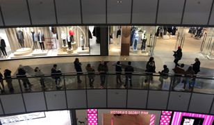 Sprawdziliśmy na własne oczy. Olbrzymie kolejki w galeriach